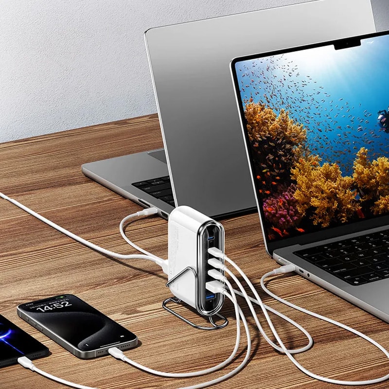 MOMAX 1-Charge Flow+ 120W 6-Port GaN Desktop Charger (UM55)